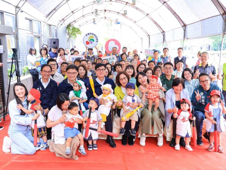 1150916通稿_(2)市長陳其邁出席三民明仁公共托嬰中心開幕揭牌，見證高雄攜手中央，致力打造「住得好、育得起、養得安心」的友善成家育兒城市。