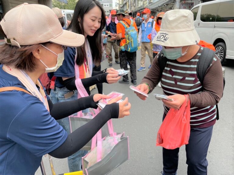 勞動部斗六中心321參與宗教盛事白沙屯媽祖繞境活動一路宣導就業資源。