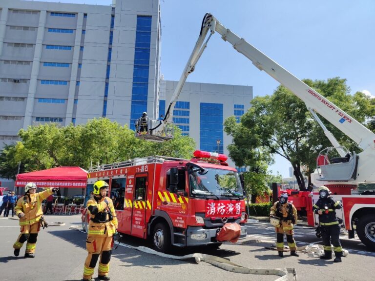 圖4_針對科技產業園區防災措施，消防局除辦理大型災害搶救演練及強化鄰近園區消防量能之外，亦完成搶救圖資資訊權與消防栓列管檢查等項目。