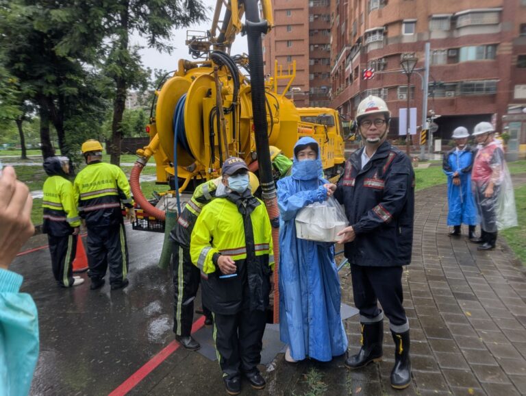 金獅湖閘門周遭道路(金鼎路66巷)側溝清疏-2_0