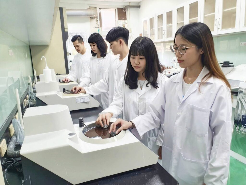 材科系課程教學(金屬製程實驗)