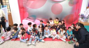 IMG_6924_老師解說戶政櫃台叫號情形