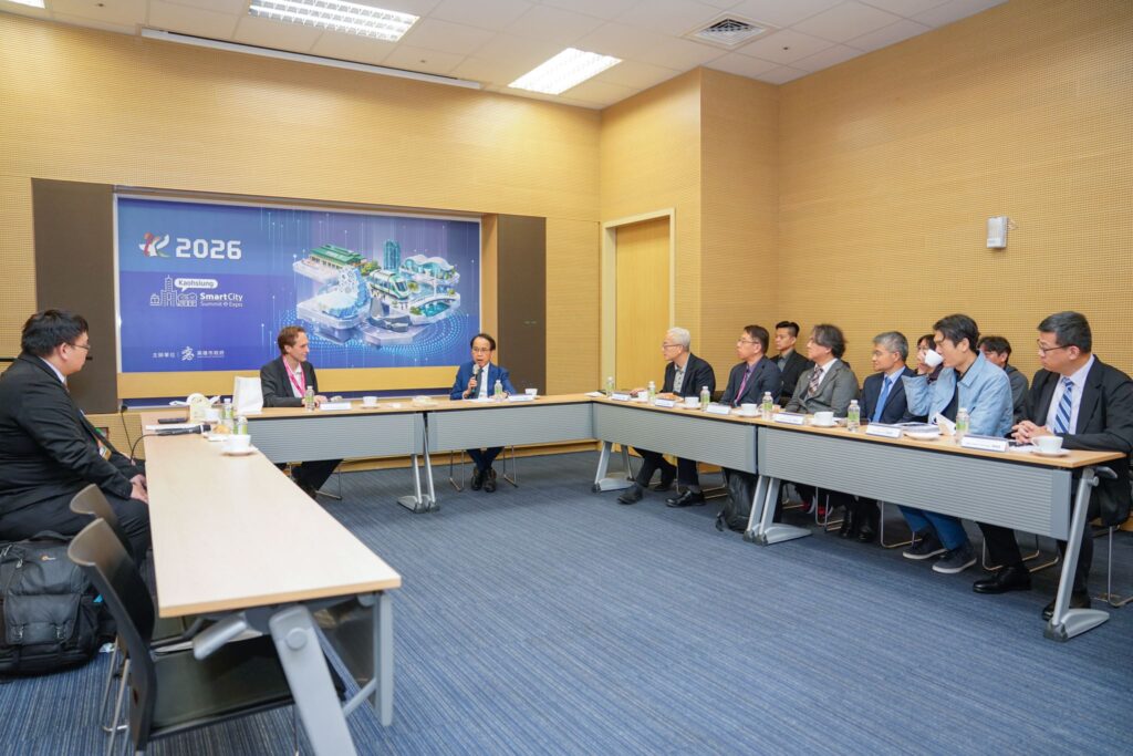 圖1_國際智慧城市網絡聯盟(OASC)_主席Karl-Filip_Coenegrachts(左二)再次到高雄智慧城巿展拜會林_(1)
