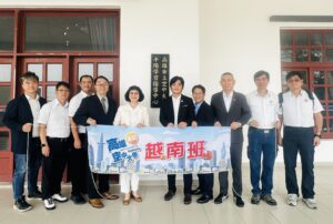 圖3 高雄空大參訪團赴平陽商會學習指導中心交流