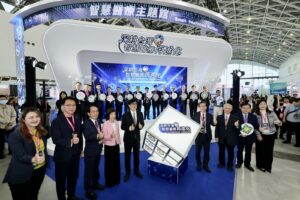 圖5市長陳其邁出席開幕典禮，並與國內外貴賓共同為展會揭開序幕，隨後參觀展區，見證高雄以人為本的智慧城市推動進程。