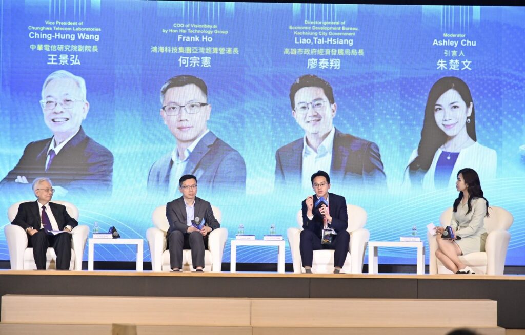 圖五中華電信研究院副院長王景弘(左一起)、鴻海科技集團亞灣超算營運長何宗憲及經濟發