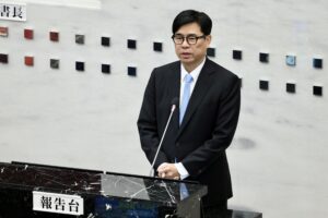 圖說2：陳其邁赴議會施政報告，細數5年來的施政成果，並感性表示能夠為故鄉高雄服務感到光榮，市長任期屆滿前，仍會不分黨派全力支持好的建議。