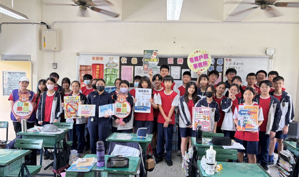 苓雅戶政事務所與五福國中學生大合照