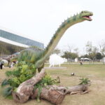 日本DINO-A-LIVE擬真恐龍搶先登場　 陳其邁市長陪同偏鄉學童提前與恐龍面對面