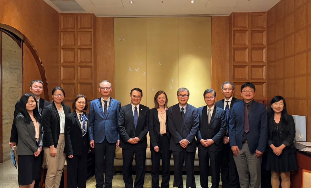 cda02387-2264-48e0-b8c9-e22eaea59bc9