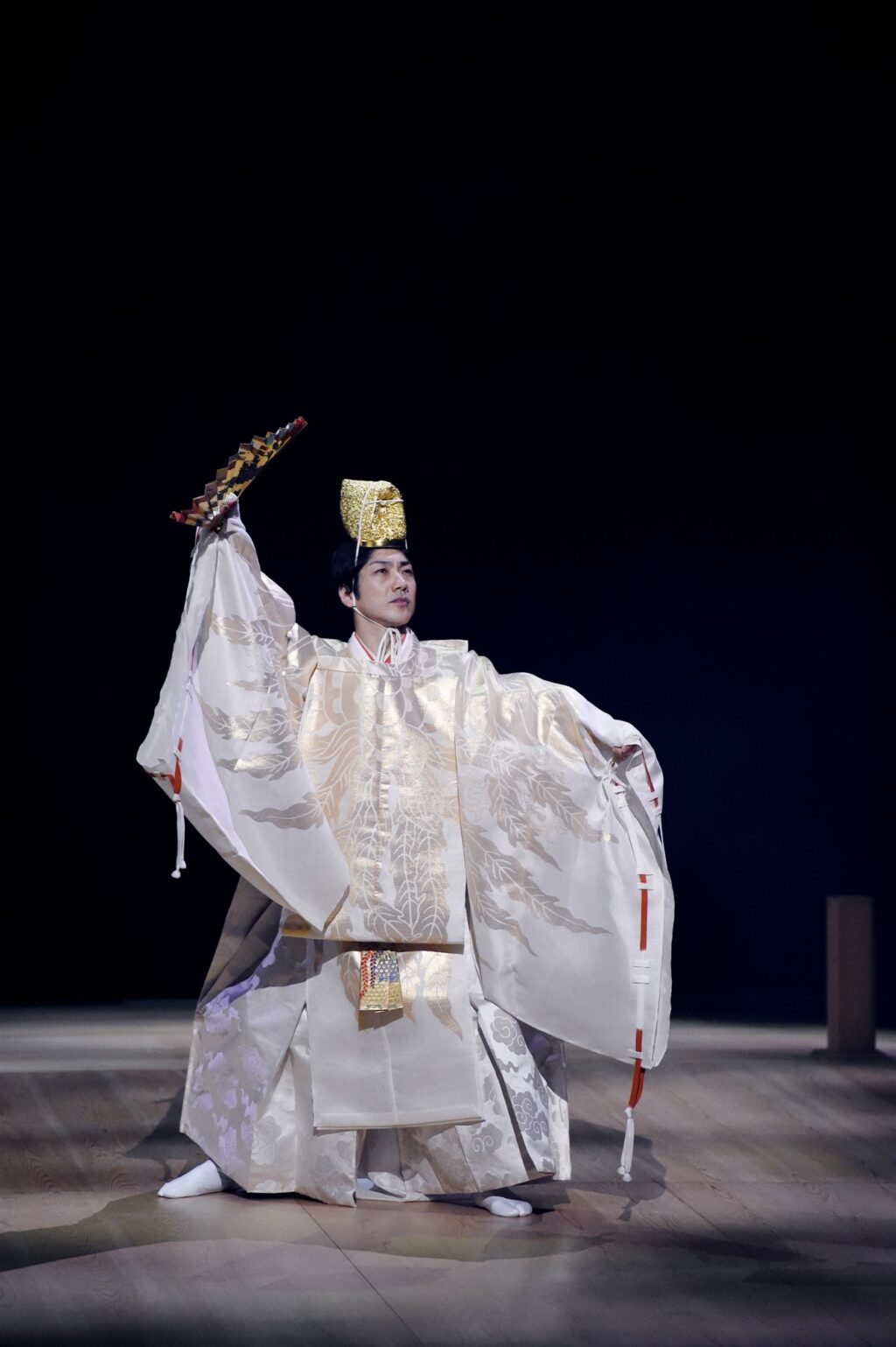 《MANSAI波麗露》劇照，攝影：細野晋司，衛武營國家藝術文化中心提供。