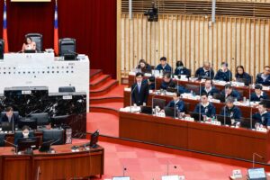 圖2-市長陳其邁今(1)日議會答詢表示，強化半導體與AI投資動能帶動高雄產業轉型　拚薪資成長並強化育兒政策因應少子化