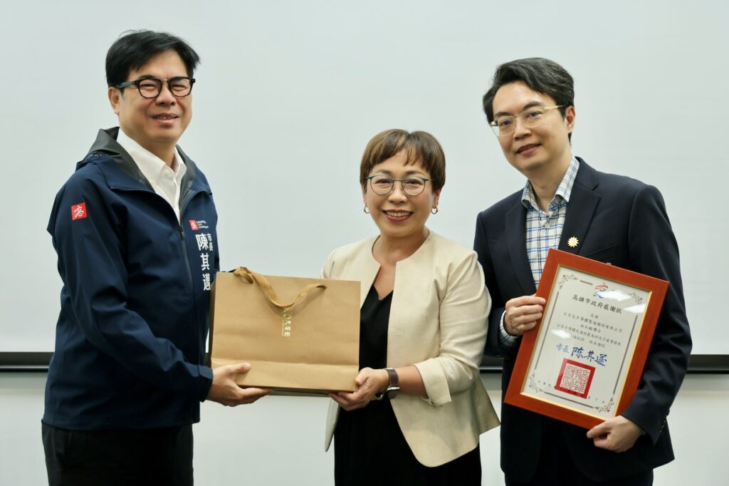 圖3_市政會議邀請日月光半導體與會，分享半導體先進封裝及矽光子產業發展趨勢，市府持續深化與產業界交流合作，掌握關鍵產業動向。