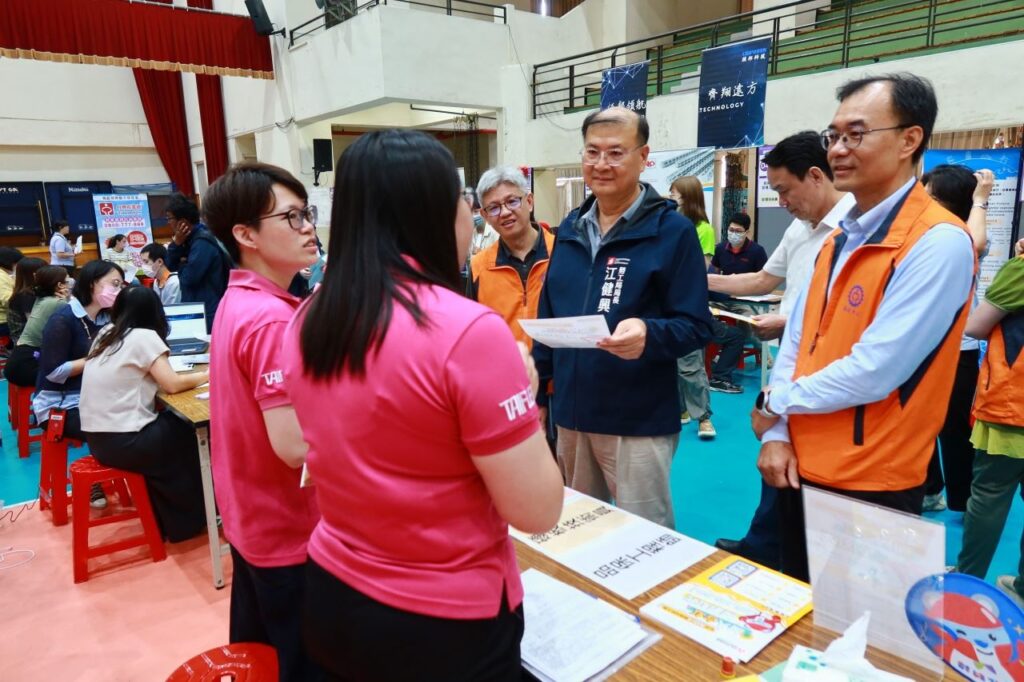 1150516勞工局_勞工局挺百工高市徵才活動結合測評達人助攻照亮職涯地圖01_0