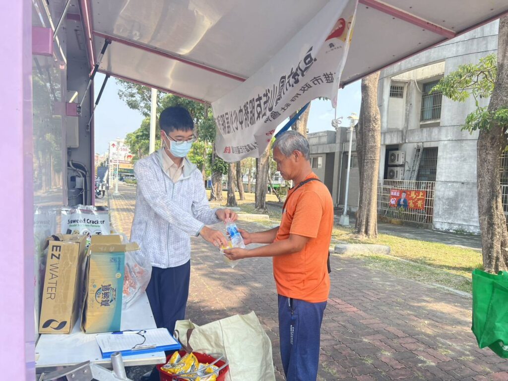 3.提供街友消暑飲用水等物資