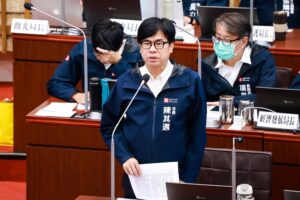 圖1_市長陳其邁今(12)日在議會答詢表示，市府將透過_AI_智慧科技導入社宅管理、加速重陽敬老金發放效率，打造高齡宜居的幸福高雄。