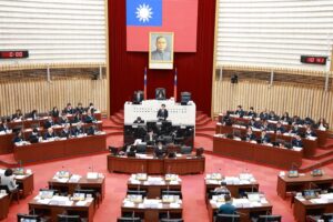圖說2：陳其邁市長率市府團隊赴議會報告追加預算案，聚焦四大市民優先策略，今年度追加預算14.23億元，但仍嚴守財政紀律、未增加債務負擔。
