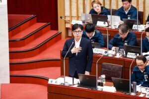 圖說_陳其邁請市府團隊研議放寬租金補貼及婚育宅居住期限，讓高雄的夫妻敢生、敢養