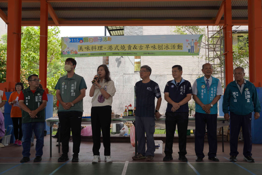 社教館蘇組長(左三)莊明廣校長(中)致詞_(2)