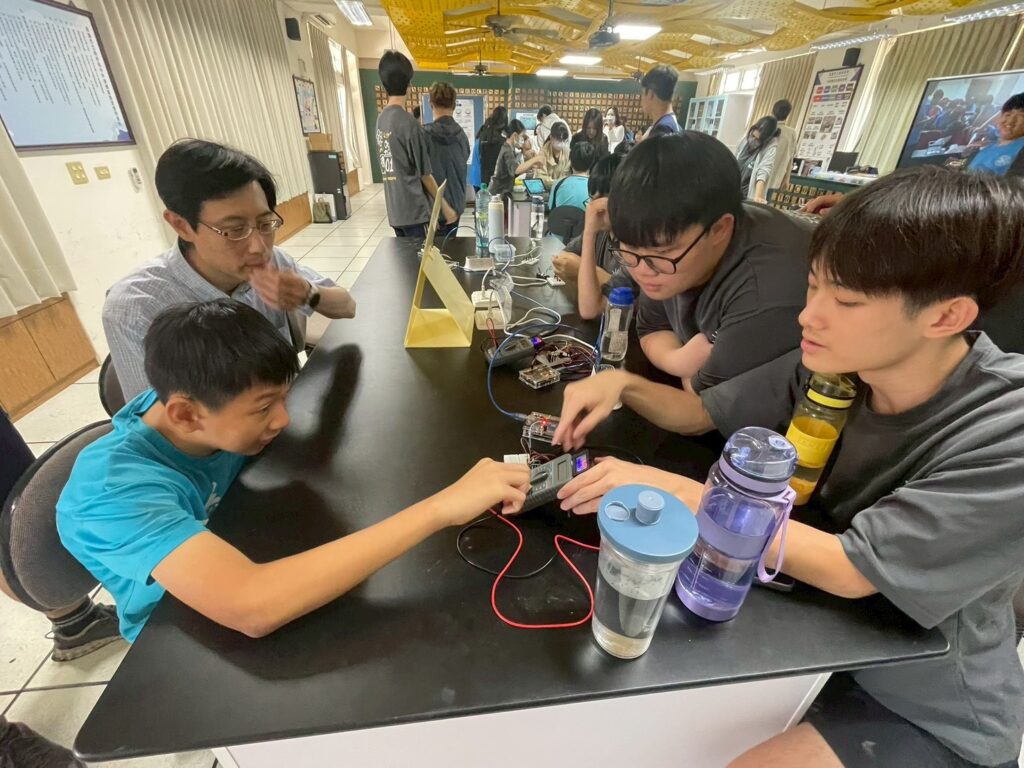 LINE_ALBUM_20260521數理實驗班成果發表會_260525_316