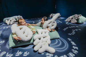 PressRelease_1._駁二當代館展覽《還是先躺一下再說？》，邀請大家一起躺著看展。