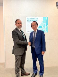 圖二、多位城市代表特地在專訪後前來致意，對高雄轉型成果印象深刻，盼能後續交流合作