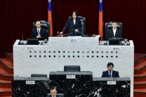 圖說1-高雄市議會第4屆第7次定期大會閉幕__陳其邁率市府團隊感謝議會監督與支持