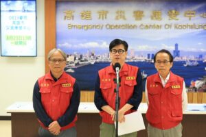 圖4_陳其邁感謝中央、國軍弟兄及警消志工全力支援救災，展現中央地方通力合作守護市民的決心，市府團隊將持續嚴防短延時強降雨，確保市民安全。