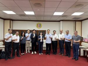高雄空大陳月端校長(左六)率領團隊拜會台灣警察專科學校劉鴻烈校長(左七)及各科主任