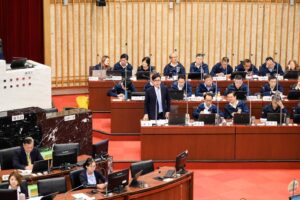 圖1-市長陳其邁議會答詢強調捷運紫線分階段推進，完善高雄路網，_第二階段延伸至佛光山。